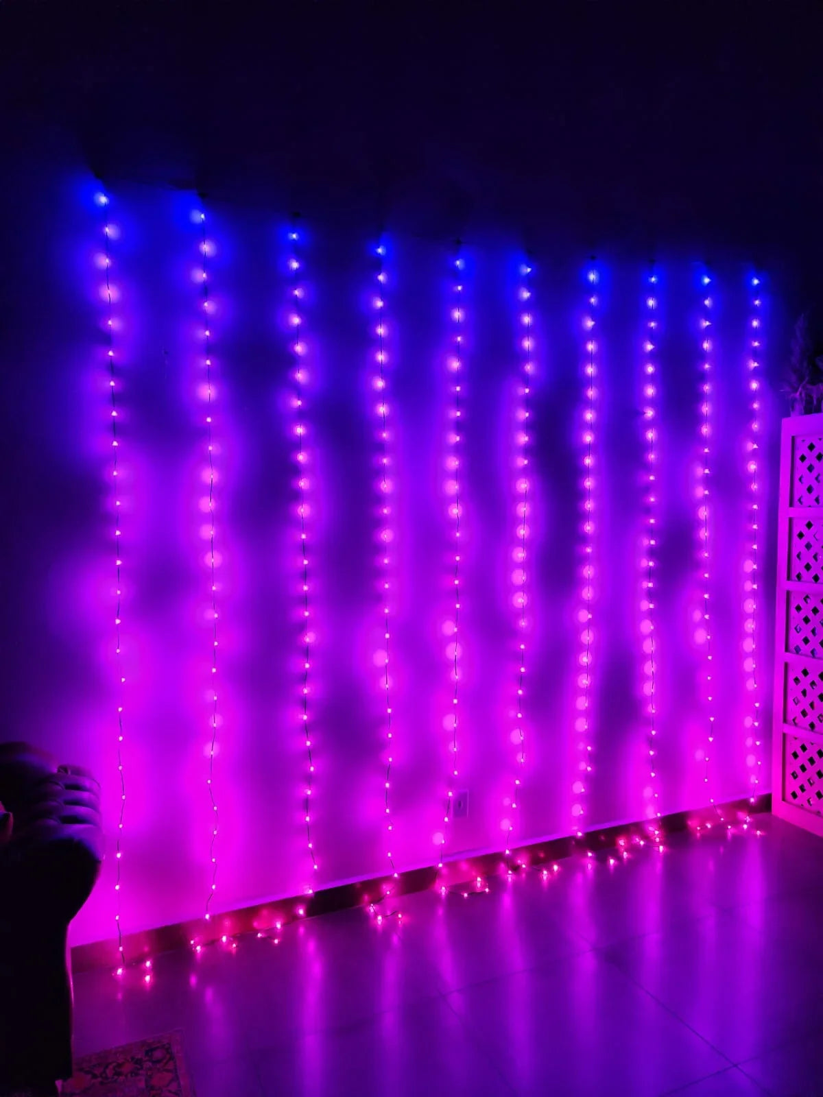 PISCA CORTINA RGB 300 LEDS 3M X 3M C/ CONTROLE E APP FIO VERDE BIVOLT